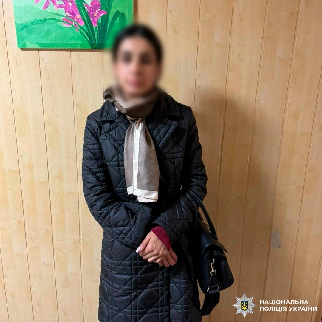 Крадіжка в магазині: у жінки витягли телефон із кишені, кого підозрюють