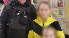 Жену и маленькую дочь лупил мужчина в Харькове