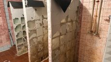 Нечеловеческие условия: нарушения нашли в общежитии для ВПЛ в Харькове