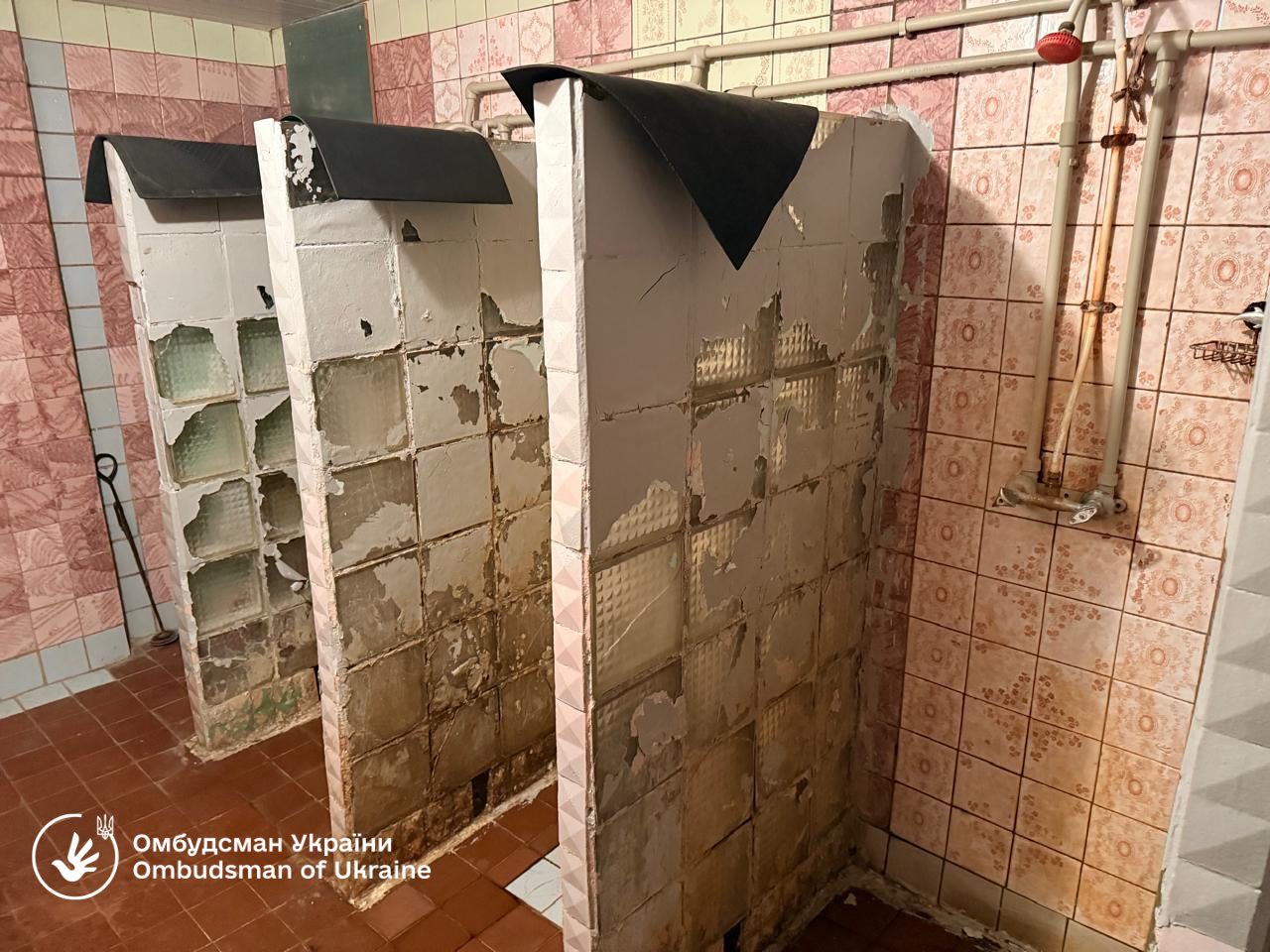 Нечеловеческие условия: нарушения нашли в общежитии для ВПЛ в Харькове