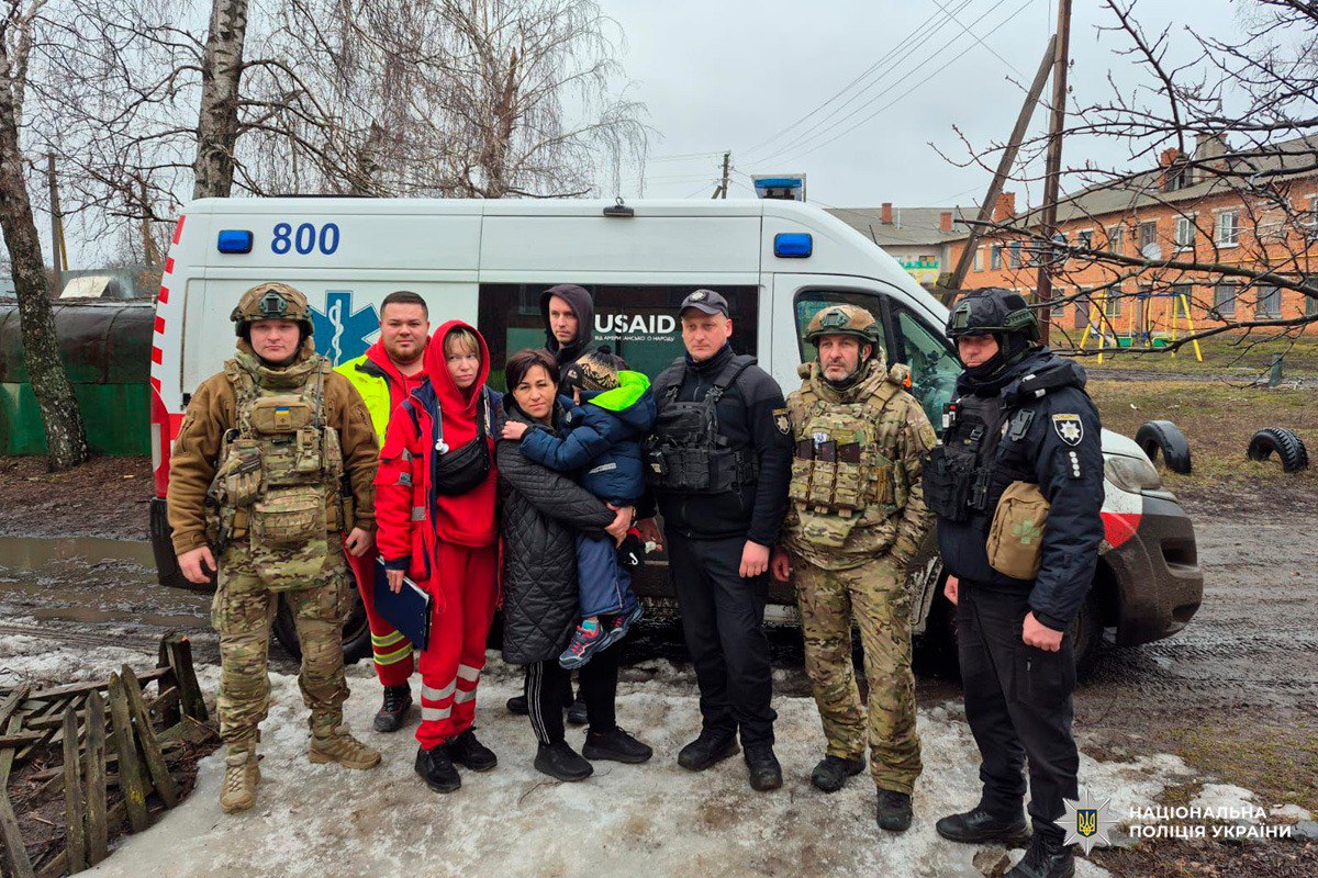 Без матери: мальчика с инвалидностью вывезли из опасной зоны на Харьковщине