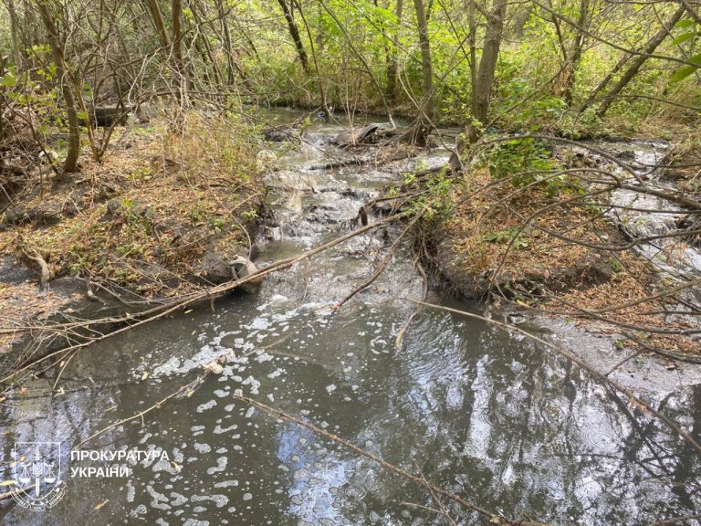 Канализационными стоками предприятие загрязнило землю в Харькове