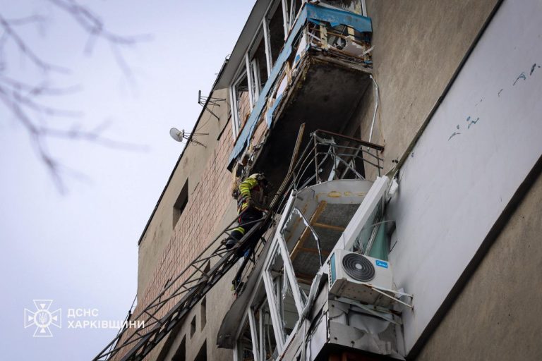 Как выглядит девятиэтажка в Харькове, куда попал российский дрон (фото)