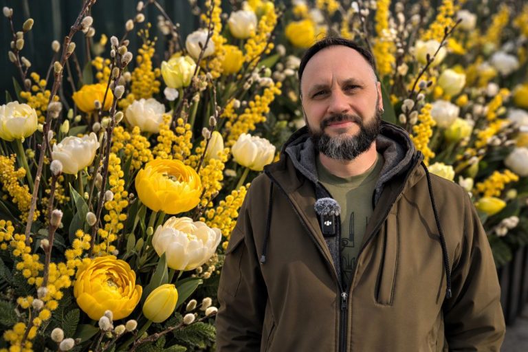 Мимозовый центр Харькова: как украшают к весенним праздникам сад Шевченко