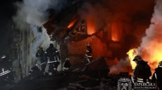 Фото разрушенного ракетой дома в Харькове: под завалами вероятно ребенок