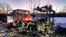 Прицільний удар по рятувальниках на Харківщині: знищена автівка ДСНС 📷