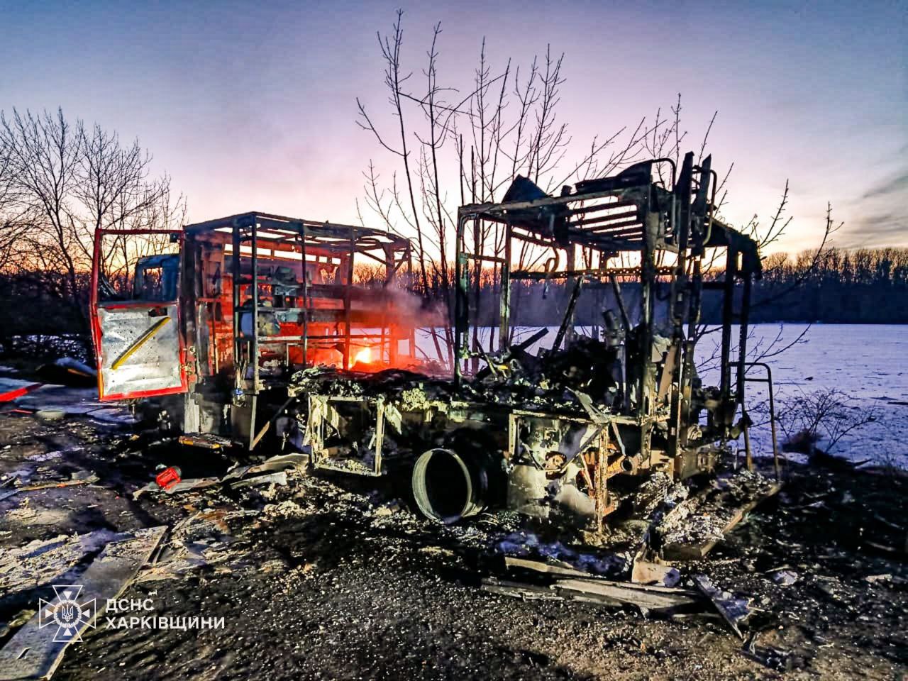 Прицільний удар по рятувальниках на Харківщині: знищена автівка ДСНС 📷