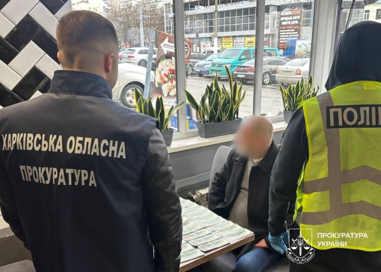 Уверял, что помог сотням избежать фронта: в кафе задержали харьковчанина