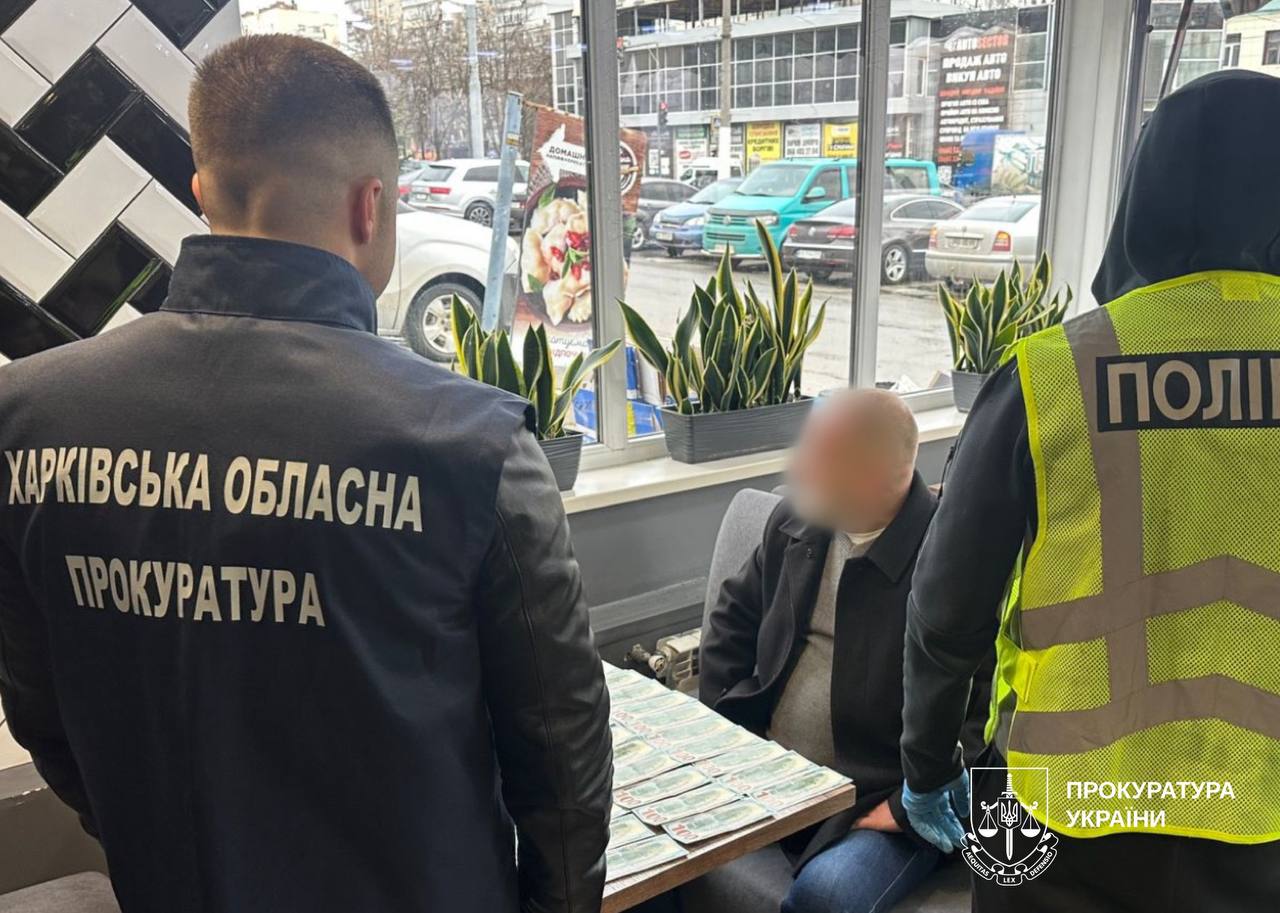 Уверял, что помог сотням избежать фронта: в кафе задержали харьковчанина