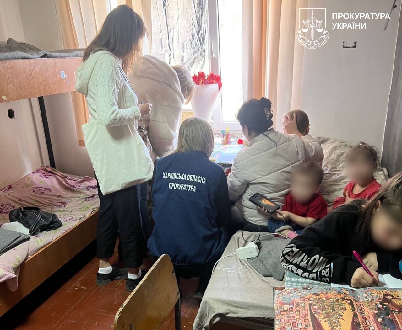 Гибель детей на озере в Харькове: прокуроры пришли с проверкой в общежитие