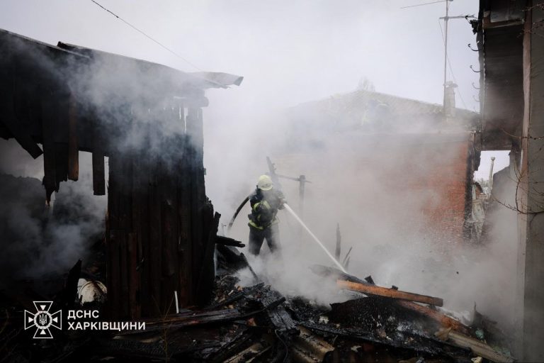 Масштабный пожар произошел утром в частном секторе Харькова (видео)
