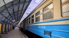 По соображениям безопасности поезда на Харьковщине курсируют с задержкой