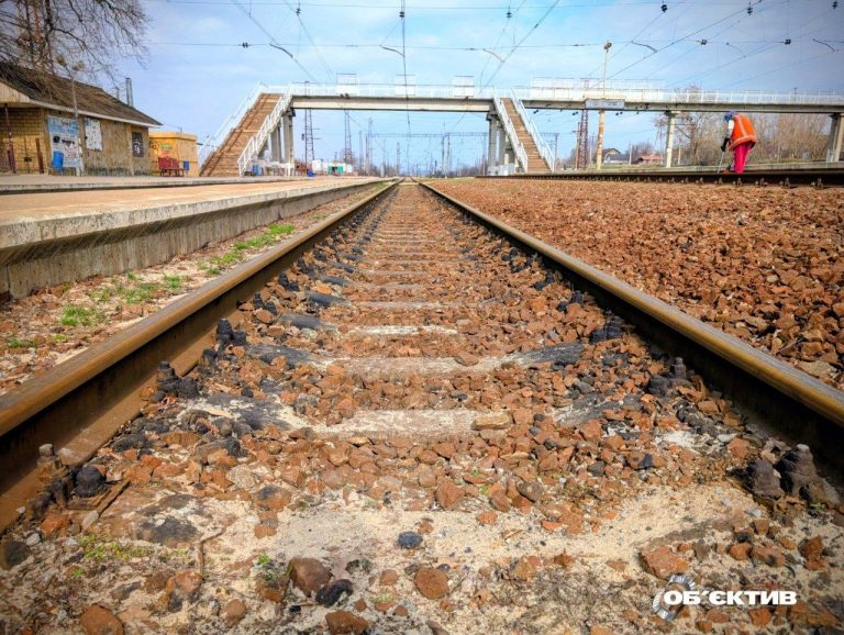 Железная дорога — под ударом: на Харьковщине очередной «прилет»