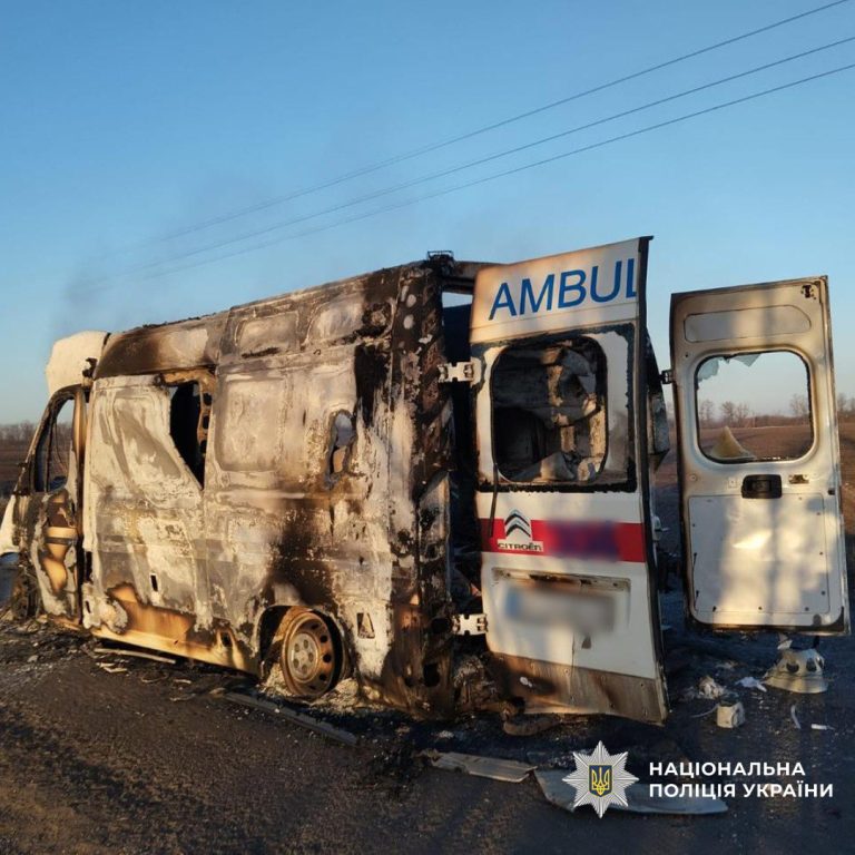 Двое медиков скорой помощи погибли из-за удара дрона в Харьковской области