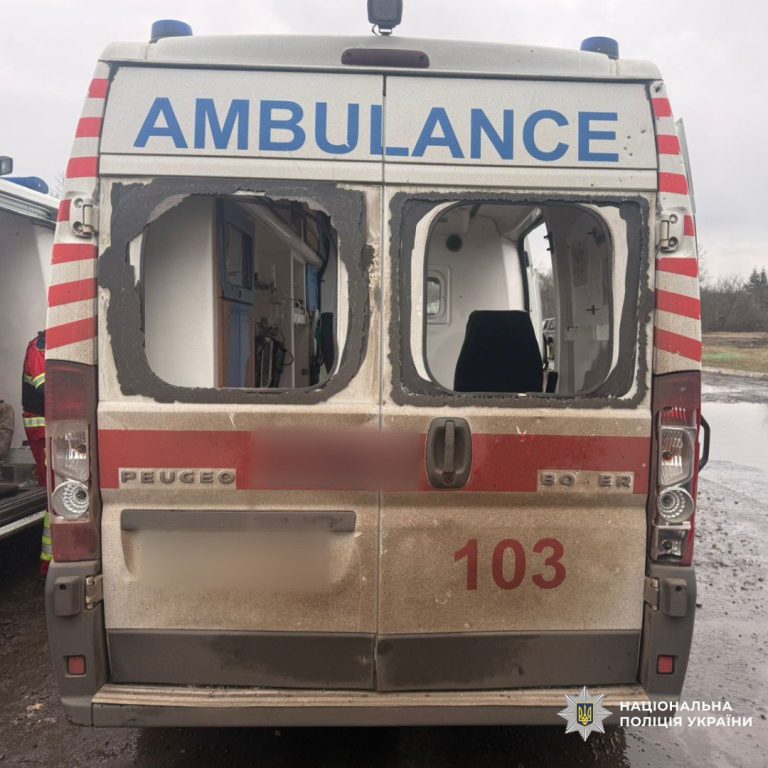 Двое раненых медиков: россияне снова атаковали дроном «скорую» на Харьковщине