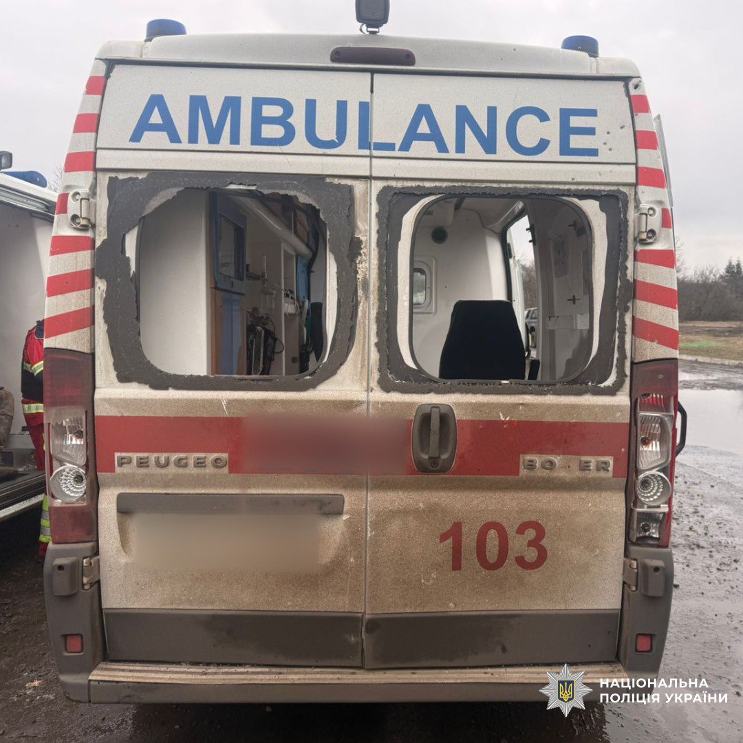 Двое раненых медиков: россияне снова атаковали дроном «скорую» на Харьковщине