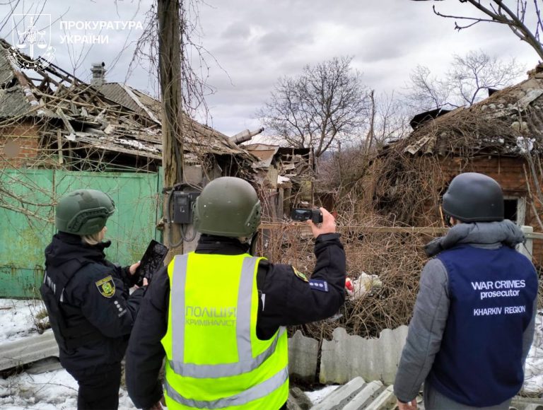 Трое раненых, двое в стрессе: БпЛА РФ атаковали город под Харьковом (фото)