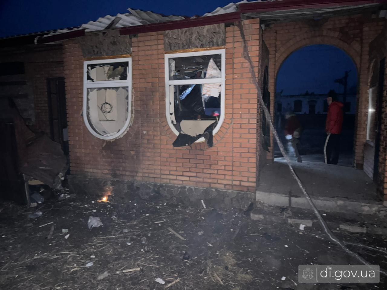 Двое раненых: FPV-дрон ударил по магазину в Харьковской области