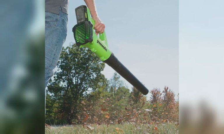 Шум і пил: харків’яни просять Терехова заборонити повітродувки у дворах міста