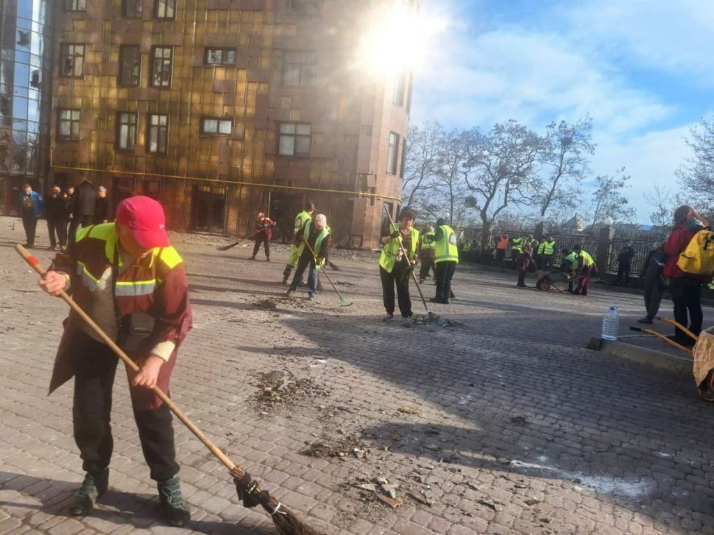 Комунальники усувають наслідки обстрілів 3 квітня 2026