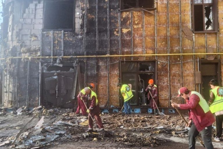 Работают коммунальщики: что сейчас происходит на местах «прилетов»