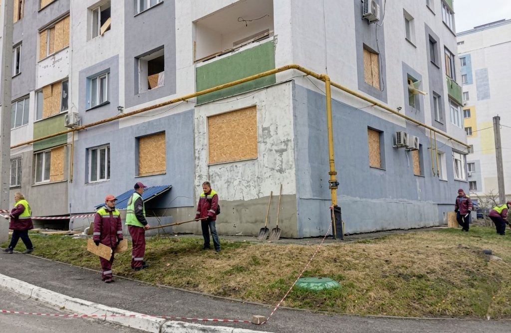 Комунальники усувають наслідки обстрілів 3 квітня 2026