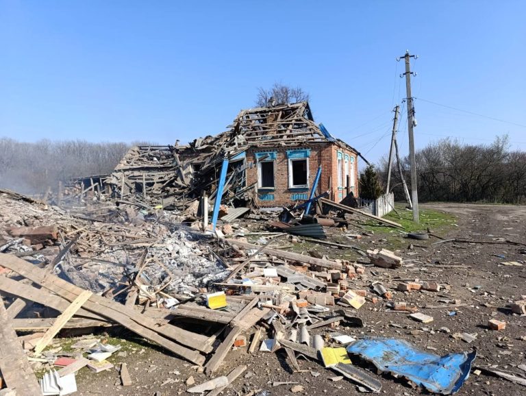 Россияне ударили по «скорой» на Золочевщине – она везла тяжело раненую