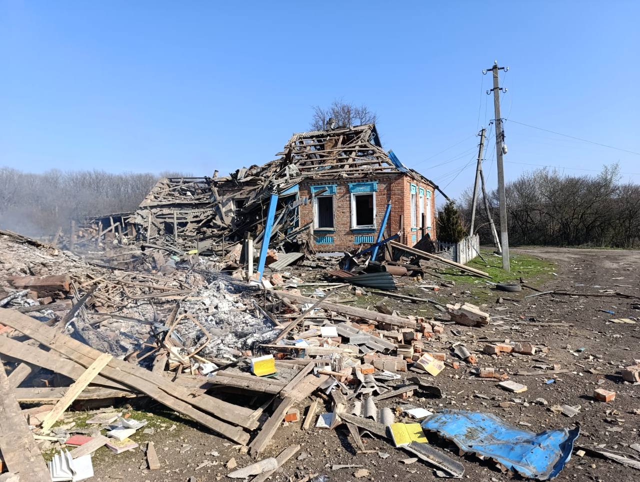 Россияне ударили по «скорой» на Золочевщине – она везла тяжело раненую