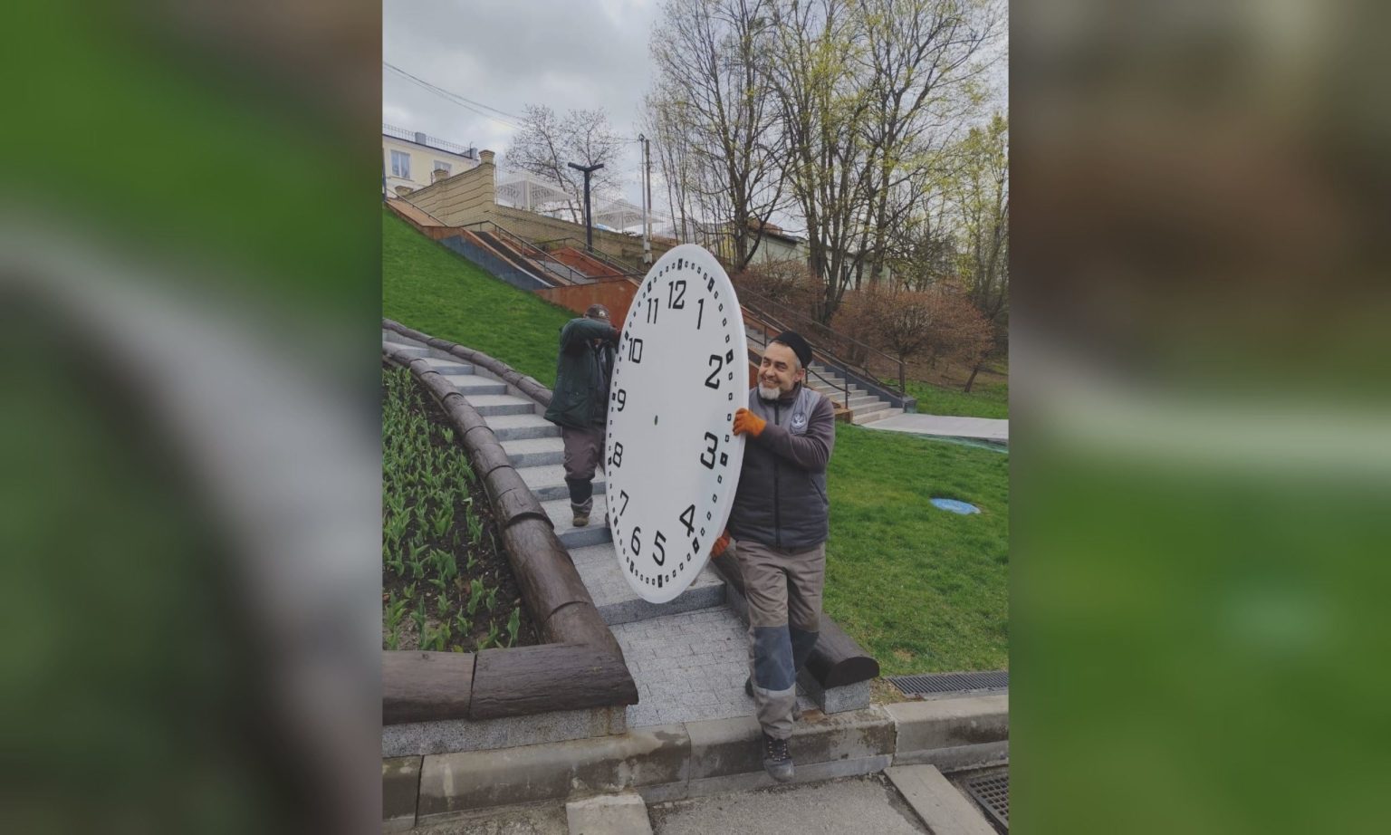 В Саржином Яру демонтировали часы – причина