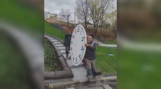 В Саржином Яру демонтировали часы – причина
