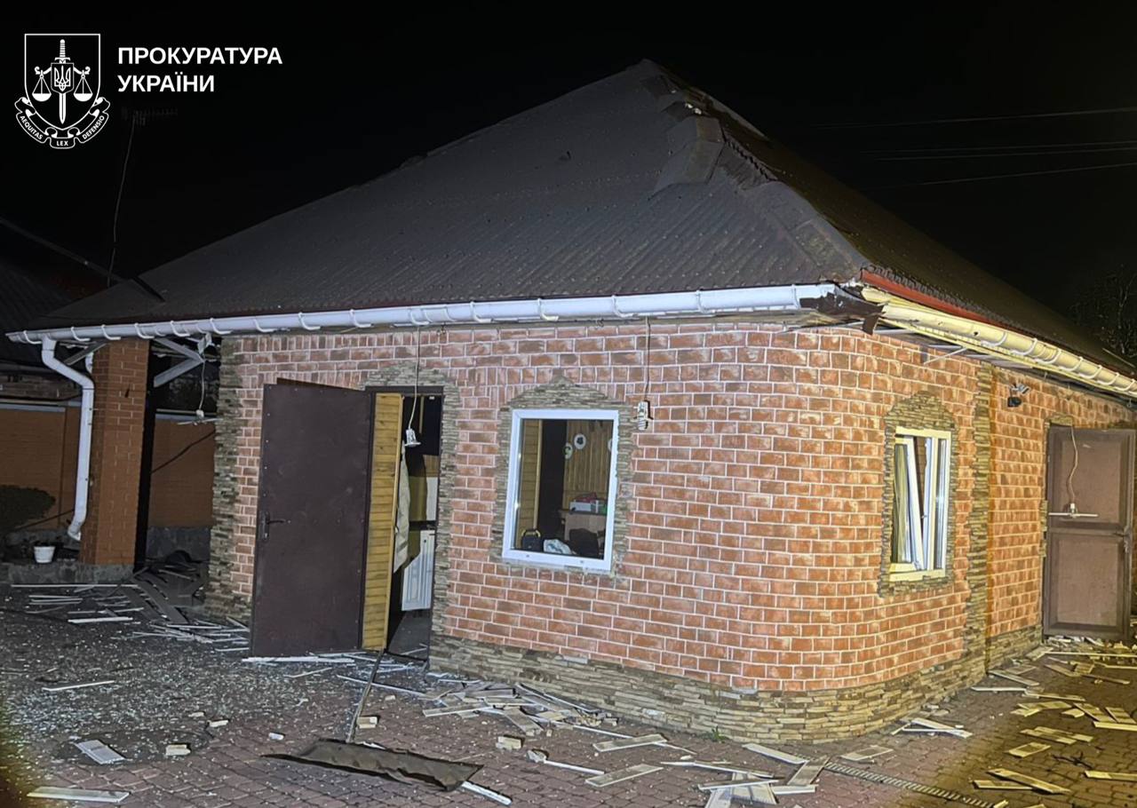 Шестеро людей постраждали від обстрілів передмістя – прокуратура