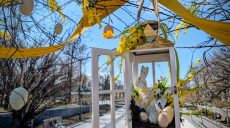 Зайцы и крашенки: как Харьков украшают к Пасхе (фоторепортаж)