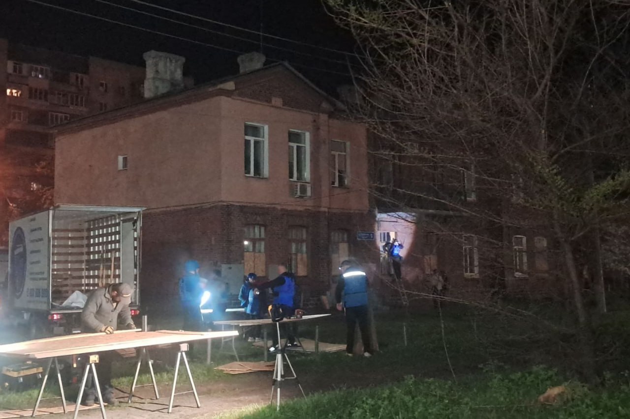 19 домов повреждены в Харькове из-за атаки БпЛА вечером 20 апреля (фото)