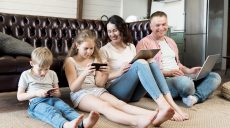 Мобильная связь, домашний интернет и ТВ одним счетом – чем удобны тарифы 3в1 «Лайфсет»