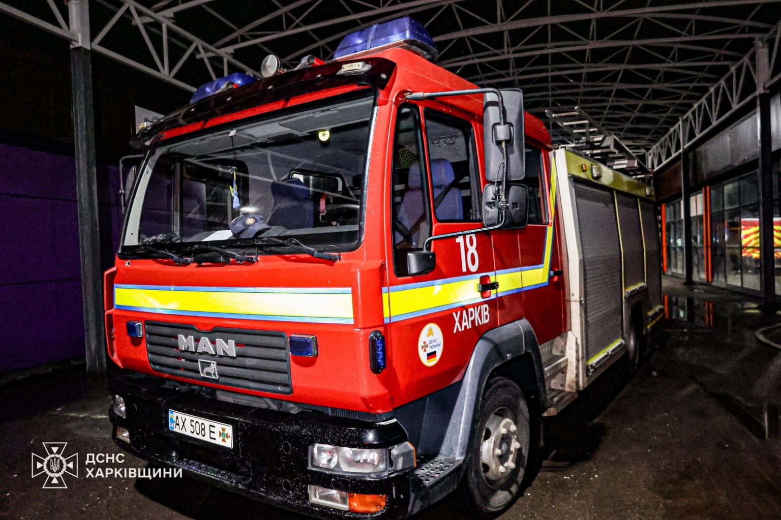 Нічна пожежа на Салтівці: палав магазин (фото)