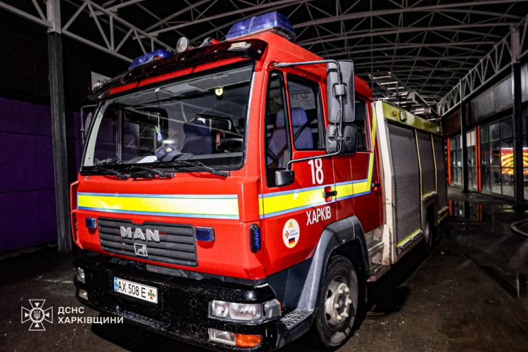 Ночной пожар на Салтовке: пылал магазин (фото)