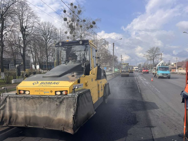 Жихор, Високий, на черзі Бабаї: де і як латають ями на Харківщині (фото)