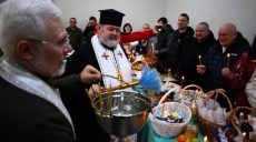Пасха в Харькове: не отчаиваться и быть светом призвал архиепископ Митрофан