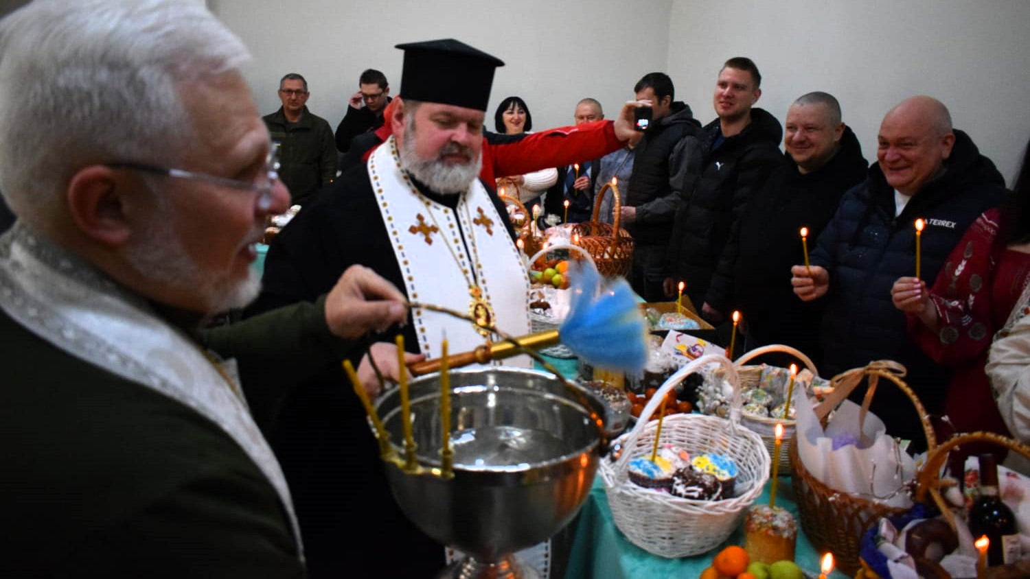 Пасха в Харькове: не отчаиваться и быть светом призвал архиепископ Митрофан