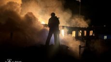 В масштабном пожаре в Великом Бурлуке пострадали трое человек