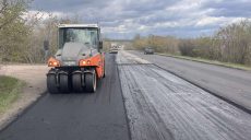 Ями латають на дорогах Харківщини: де вже завершили роботи (фото)