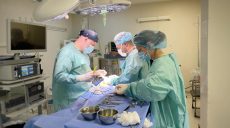 35-сантиметровий клубок волосся дістали медики зі шлунка дівчинки