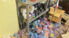 Нелегально торговали сигаретами: «семейный бизнес» накрыли в Харькове (фото)