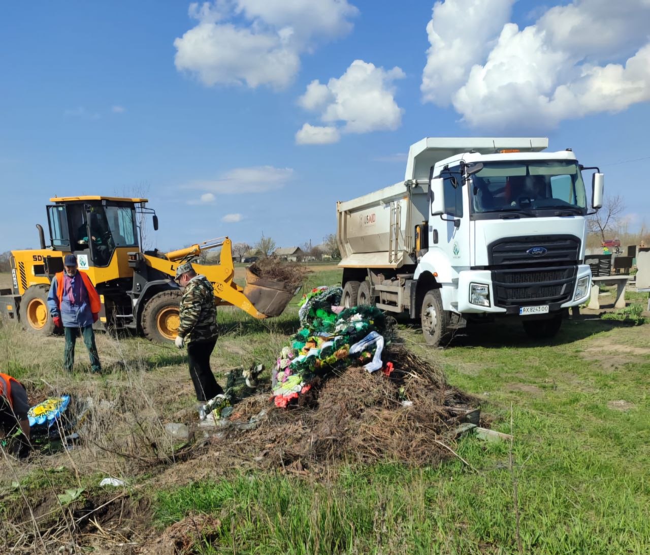 Зеленский обратился к жителям: что просит не нести на кладбища