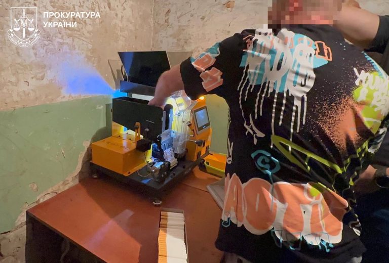 Підпільний цех «накрили» у Харкові: що там виготовляли (фото, відео)