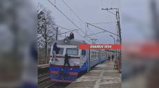 Хвиля зачепінгу в регіоні: шукають, хто небезпечно катається на електричках