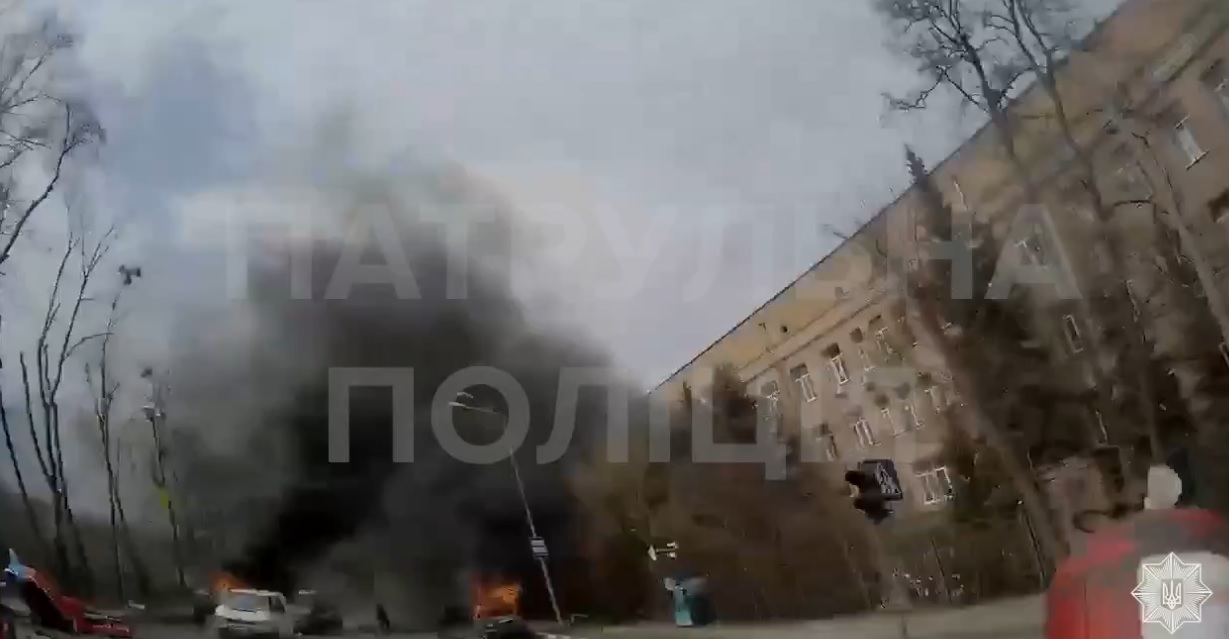 Первые минуты после атаки БпЛА на Харьков 3 апреля показали копы (видео)