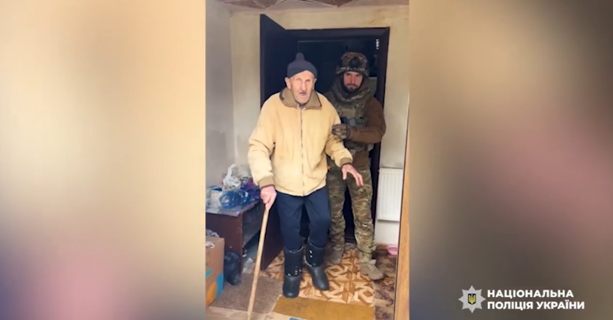 Опасная эвакуация на Харьковщине: экипаж прятался от вражеского БпЛА (видео)