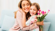 Что подарить маме: лучшие идеи для вдохновения и души