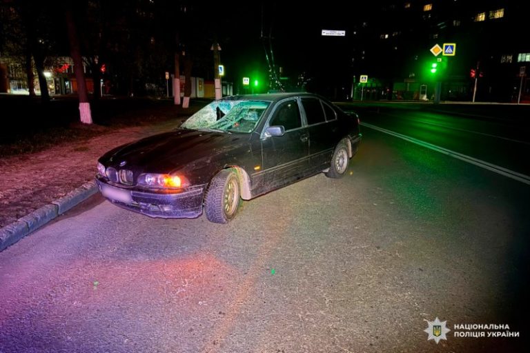 В Харькове BMW сбил пешехода, он умер в «скорой» (фото)